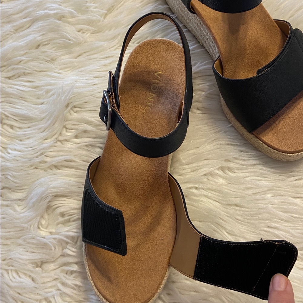 VIONIC Black Wedge Sandals SIZE 9.5 Wide BNWOT see all photos so beautiful - Picture 7 of 13